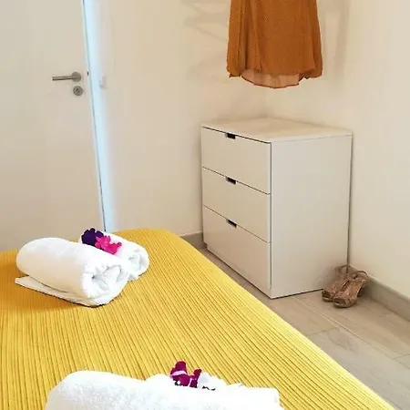 Golden Cliff House 아파트