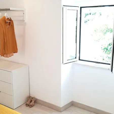 Golden Cliff House 아파트