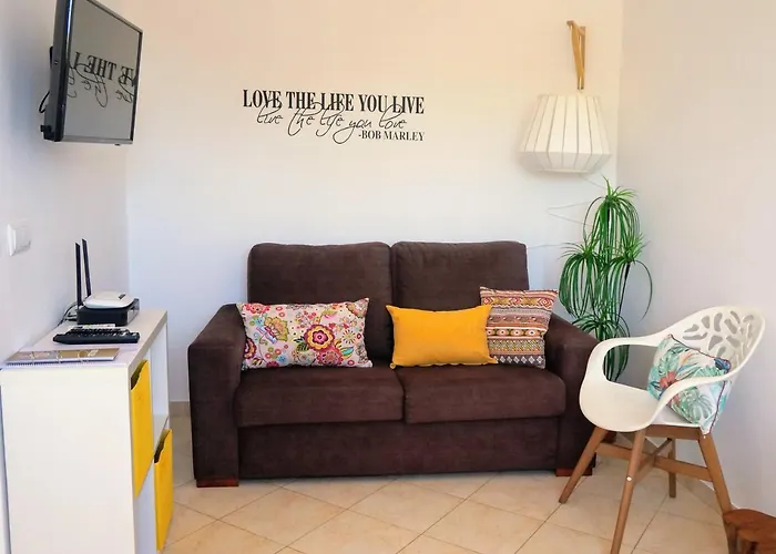 Апартаменти Golden Cliff House