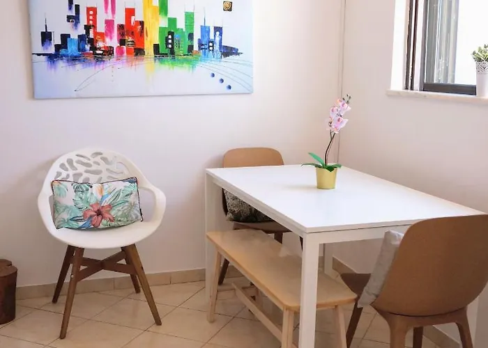 Golden Cliff House Албуфейра