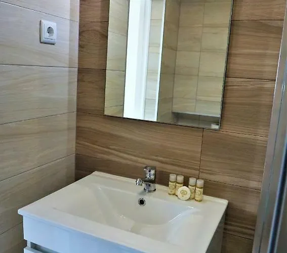 Апартаменти Golden Cliff House