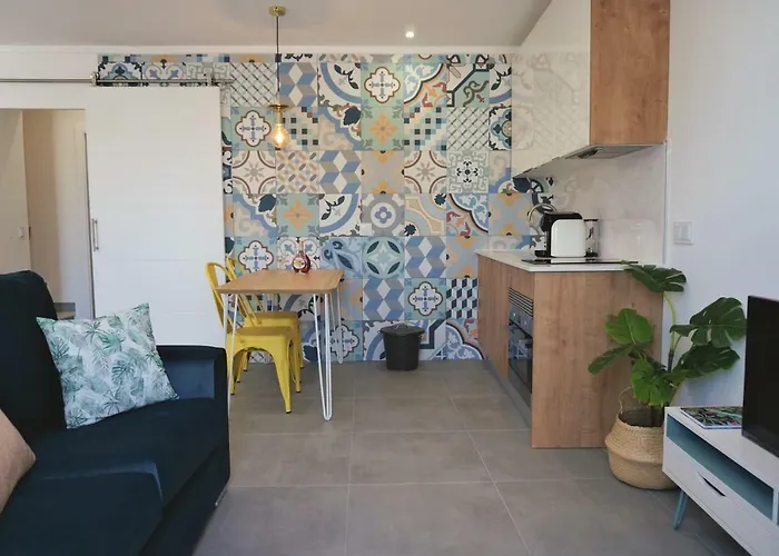 Golden Cliff House Апартаменти