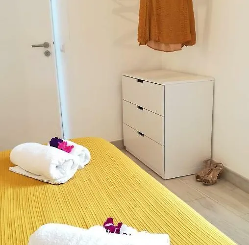 Golden Cliff House Апартаменти