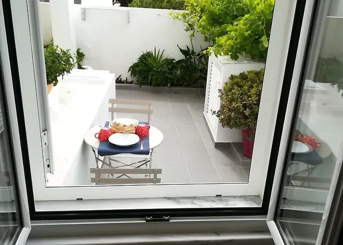 Апартаменти Golden Cliff House *